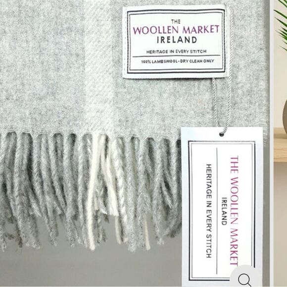 THE WOOLLEN MARKET IRELAND LAMBSWOOL THROW IN STRIPE DESIGN NWT IN PACKAGING - Picture 2 of 6